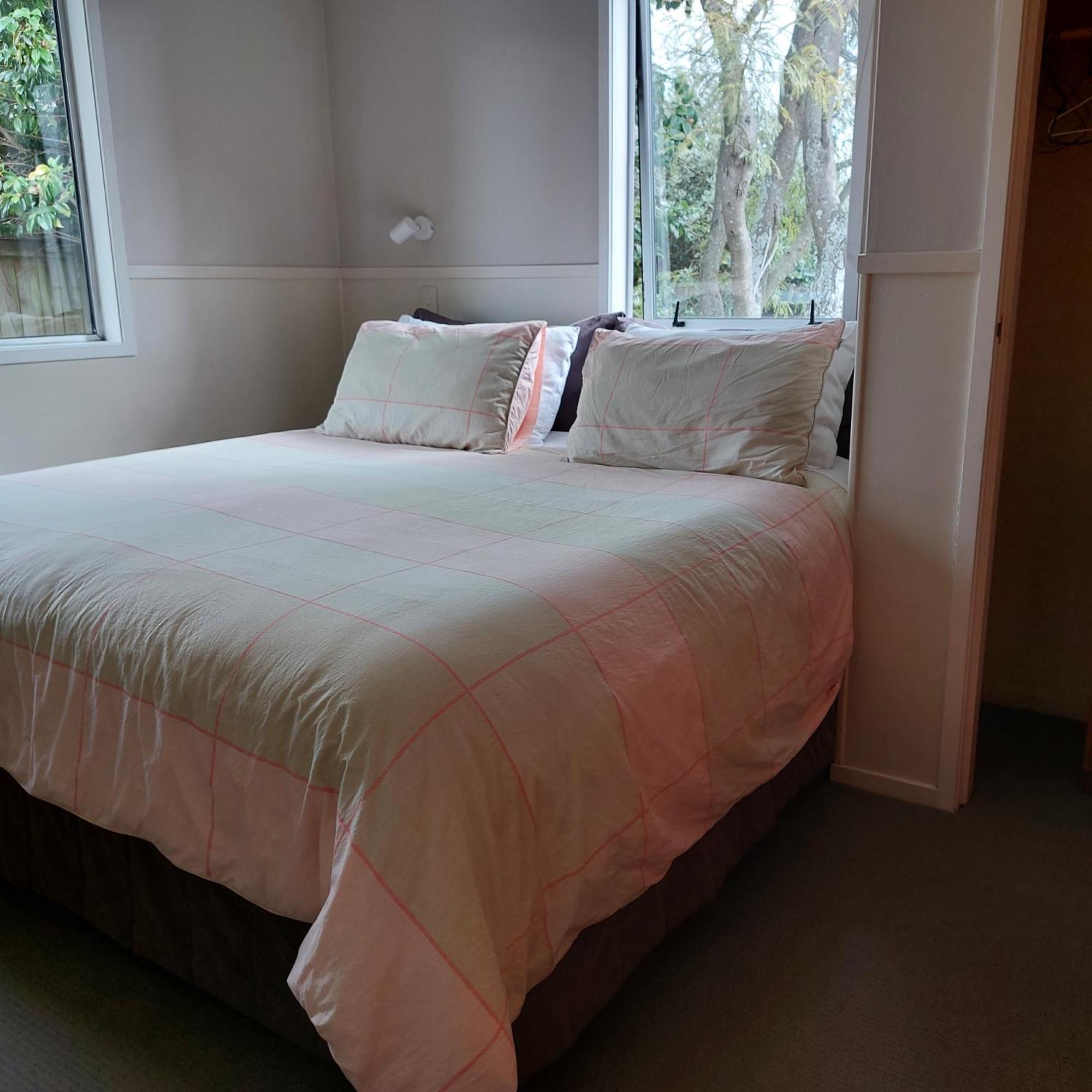 Bed And Breakfast Happy Home Taupo Accommodation Dış mekan fotoğraf