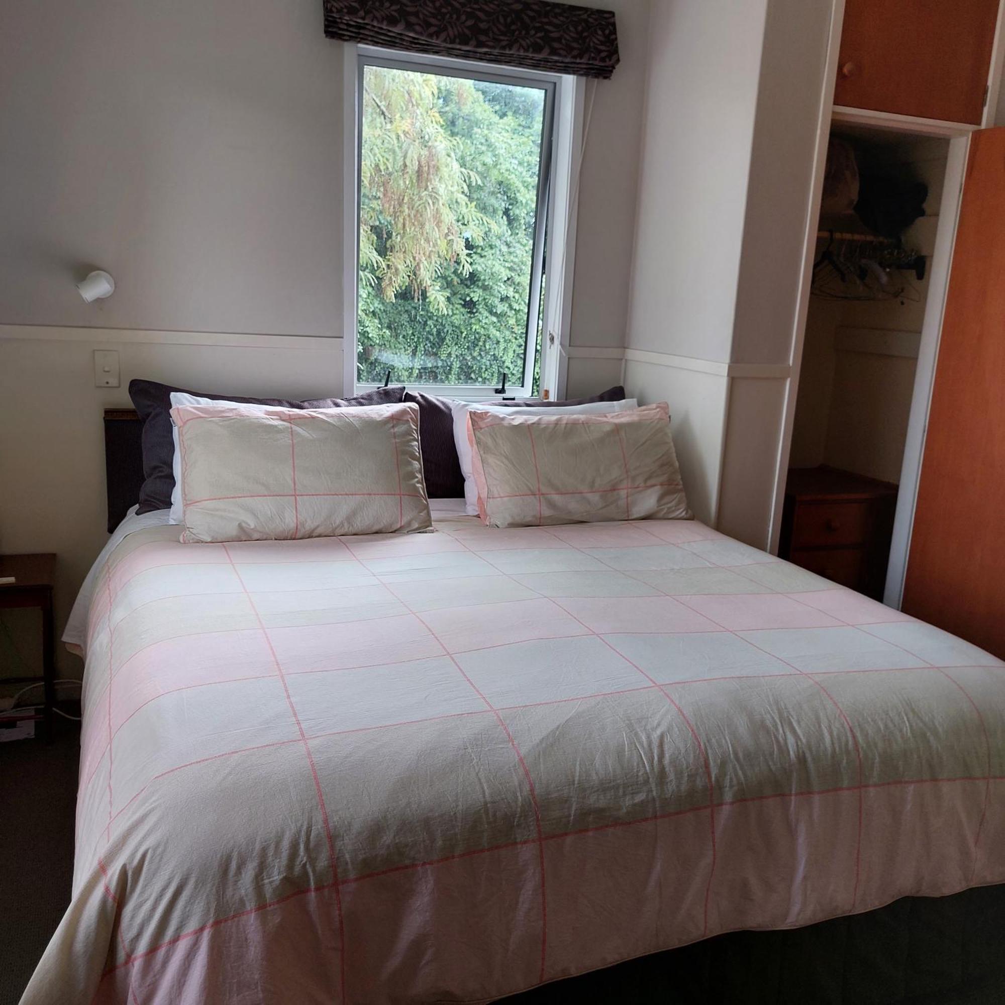Bed And Breakfast Happy Home Taupo Accommodation Dış mekan fotoğraf