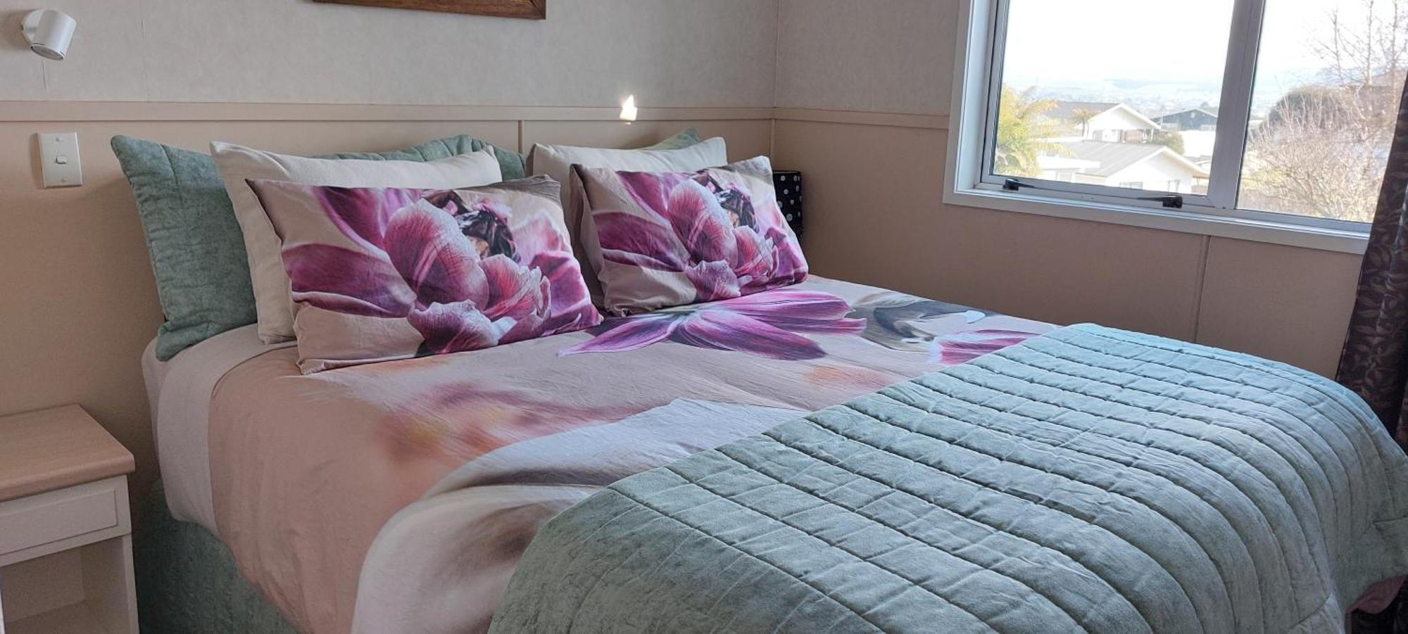 Bed And Breakfast Happy Home Taupo Accommodation Dış mekan fotoğraf