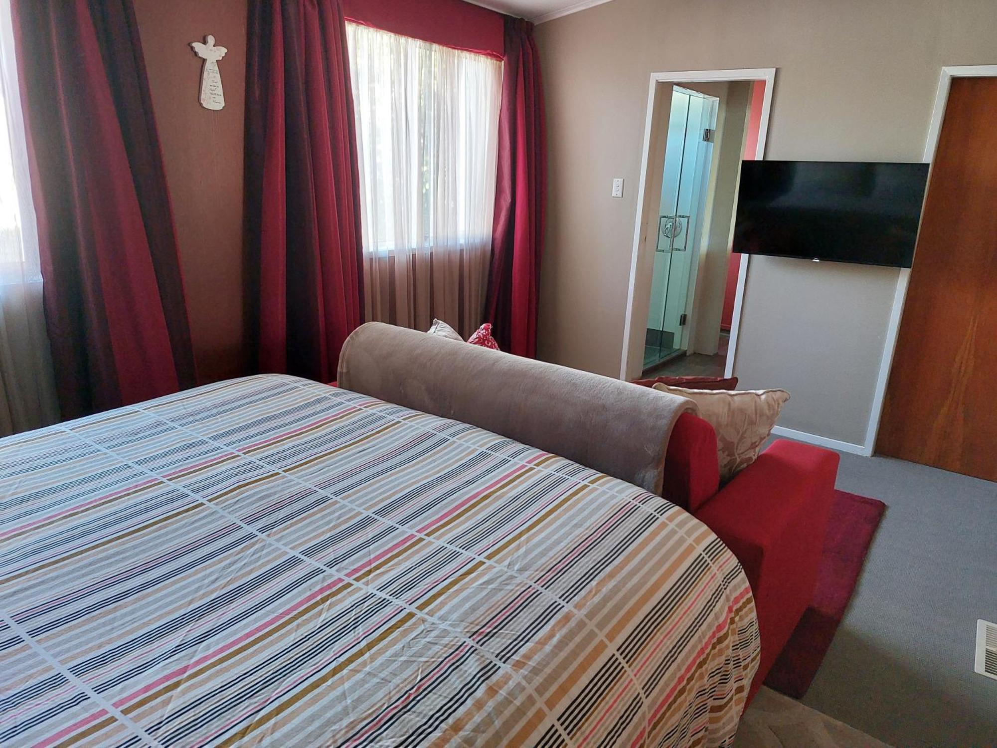Bed And Breakfast Happy Home Taupo Accommodation Dış mekan fotoğraf